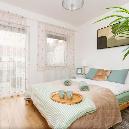 Апартаменты Family Lux Lounge In Voeroesmarty Street By Nw Будапешт Экстерьер фото