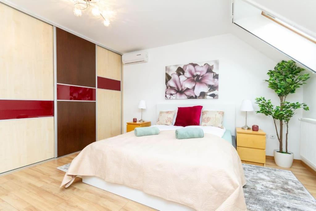Апартаменты Family Lux Lounge In Voeroesmarty Street By Nw Будапешт Экстерьер фото